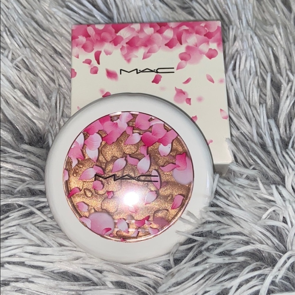 MAC Cosmetics Highlight Powder- Spring Bling - Picture 4 of 13